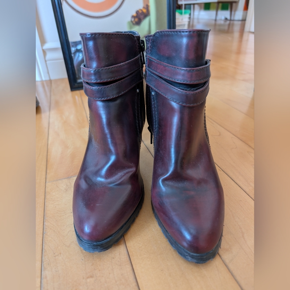Women's Burgundy Ankle Boots - Picture 2 of 4